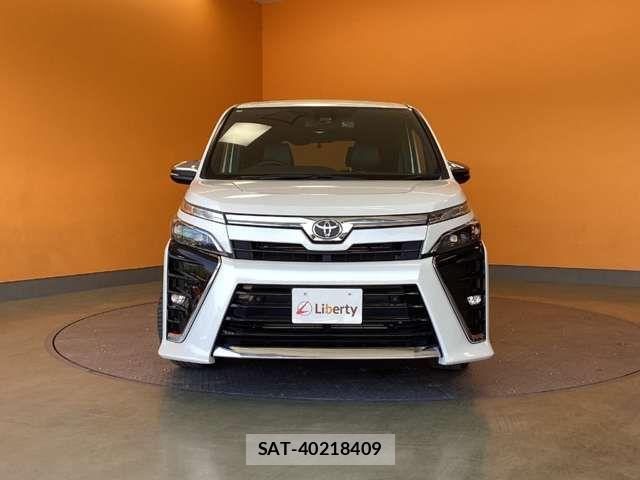 Toyota VOXY 2021-02 7458710-8