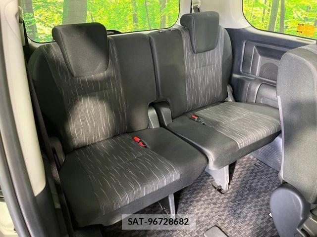 Toyota VOXY 2011-12 7458754-9