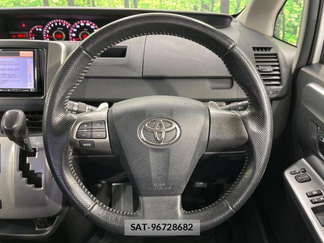 Toyota VOXY 2011-12 7458754-11