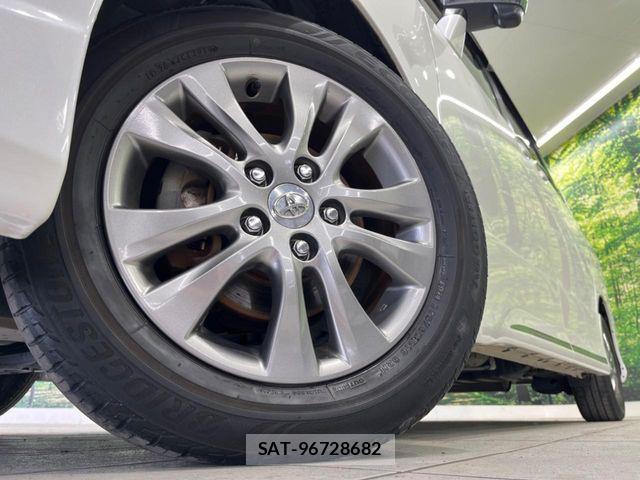 Toyota VOXY 2011-12 7458754-13