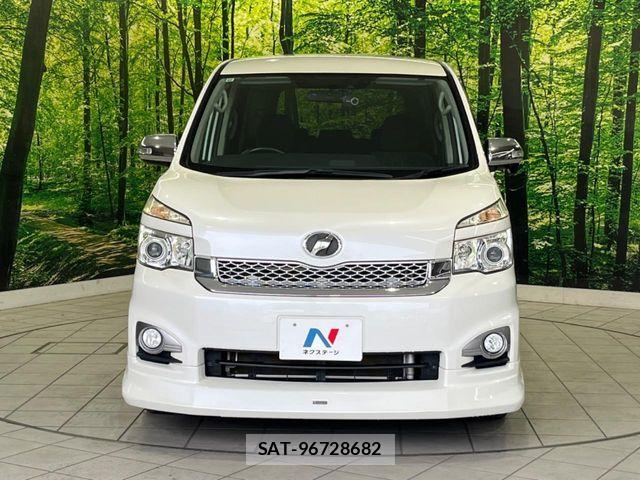 Toyota VOXY 2011-12 7458754-14