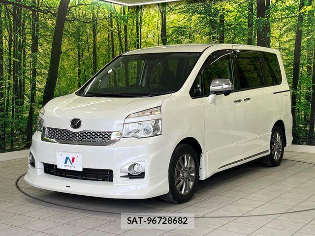 Toyota VOXY 2011-12 7458754-16