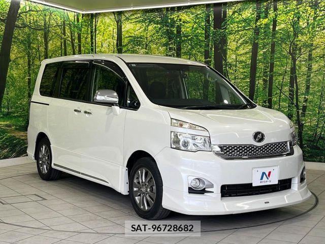 Toyota VOXY 2011-12 7458754-17