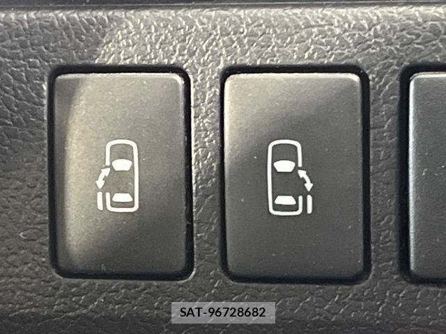 Toyota VOXY 2011-12 7458754-2
