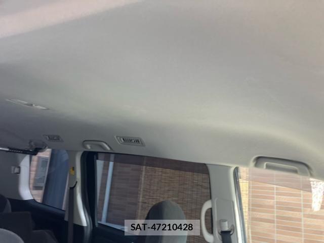 Toyota VOXY 2012-12 7458767-11