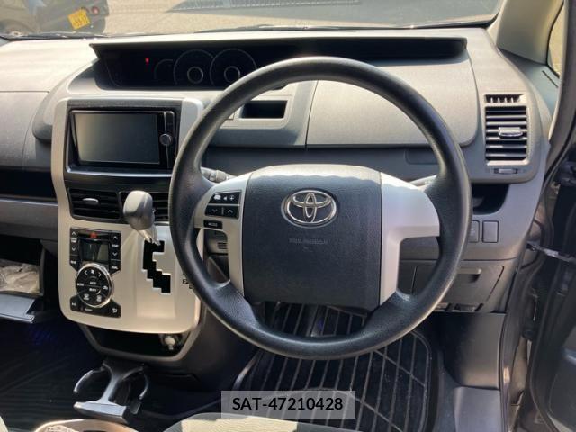 Toyota VOXY 2012-12 7458767-13