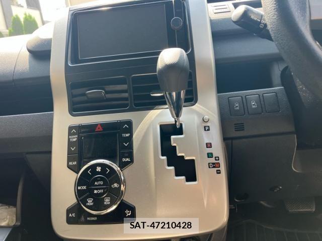 Toyota VOXY 2012-12 7458767-16