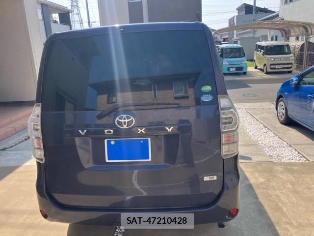 Toyota VOXY 2012-12 7458767-5