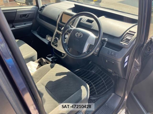 Toyota VOXY 2012-12 7458767-8