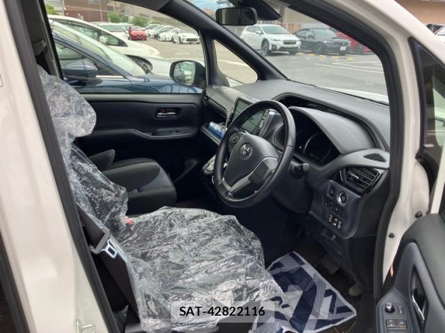 Toyota VOXY 2016-10 7458751-9