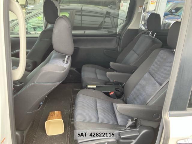 Toyota VOXY 2016-10 7458751-12