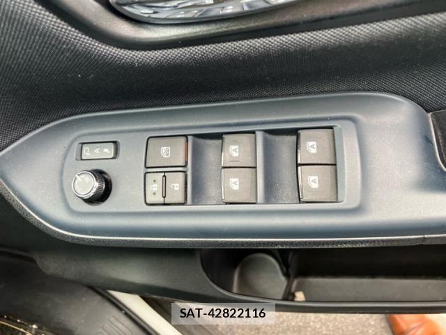 Toyota VOXY 2016-10 7458751-15