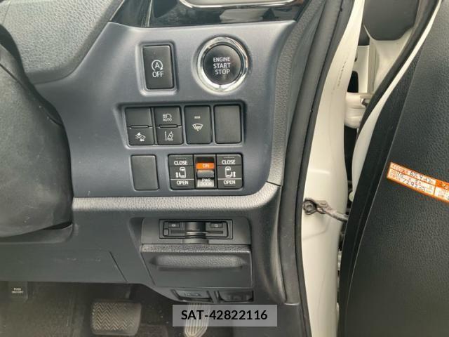 Toyota VOXY 2016-10 7458751-16