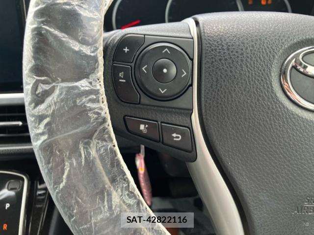 Toyota VOXY 2016-10 7458751-18
