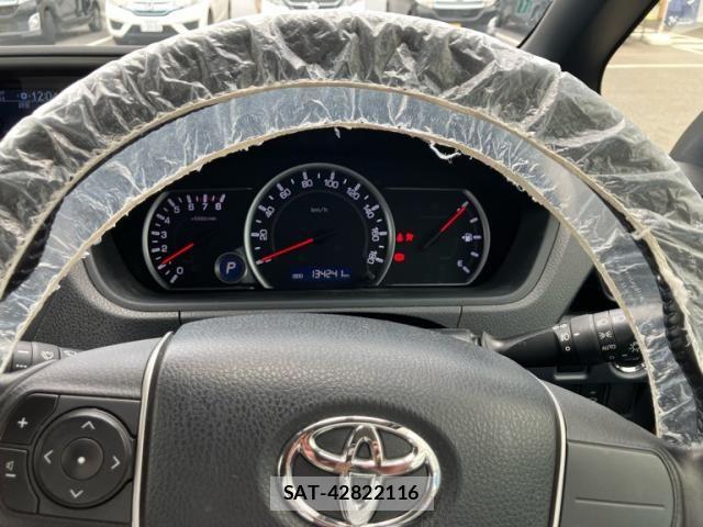 Toyota VOXY 2016-10 7458751-19