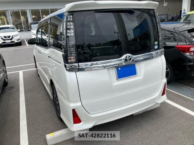 Toyota VOXY 2016-10 7458751-3