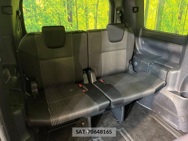 Toyota VOXY 2018-03 7458732-9