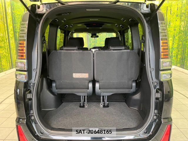 Toyota VOXY 2018-03 7458732-10