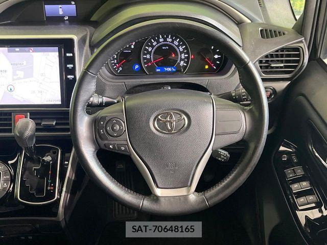 Toyota VOXY 2018-03 7458732-11