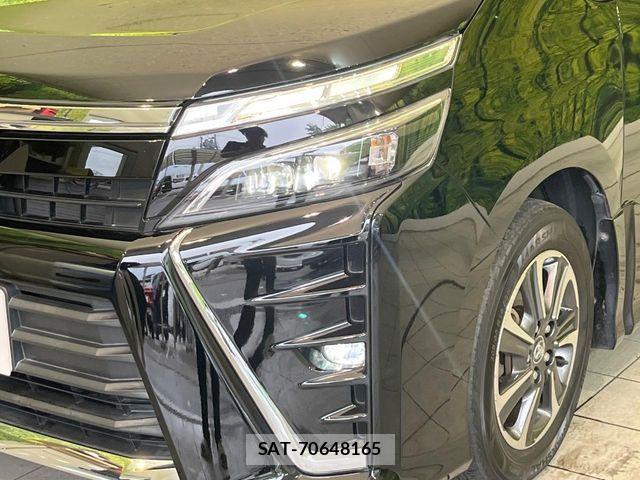 Toyota VOXY 2018-03 7458732-12