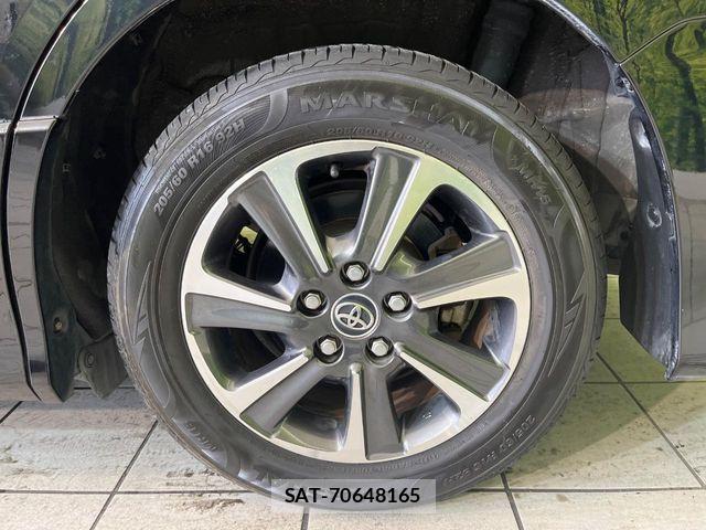 Toyota VOXY 2018-03 7458732-13