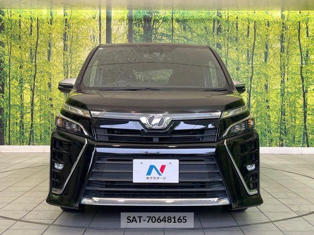 Toyota VOXY 2018-03 7458732-14