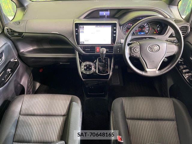 Toyota VOXY 2018-03 7458732-1