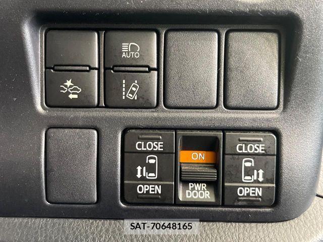 Toyota VOXY 2018-03 7458732-5