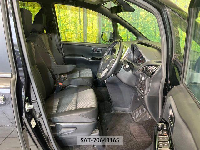 Toyota VOXY 2018-03 7458732-7