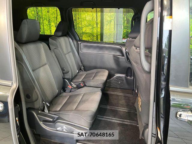 Toyota VOXY 2018-03 7458732-8