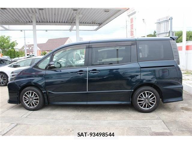 Toyota VOXY 2014-11 7458748-9