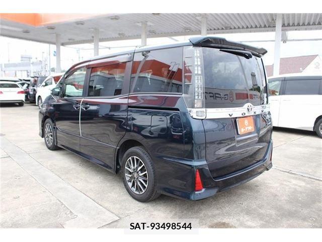 Toyota VOXY 2014-11 7458748-10