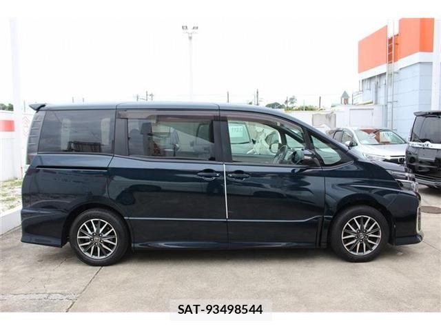 Toyota VOXY 2014-11 7458748-13