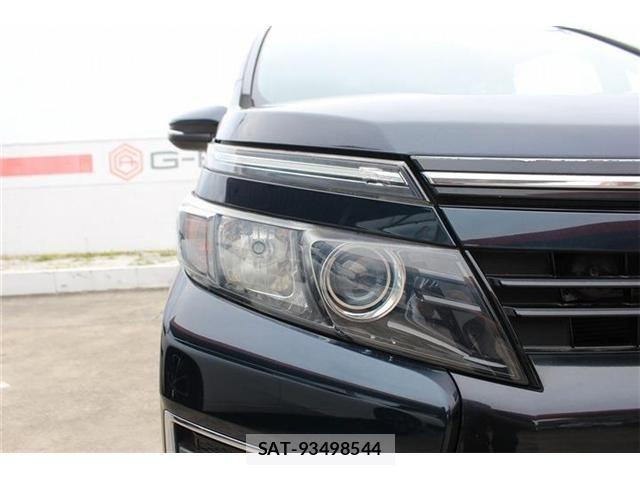 Toyota VOXY 2014-11 7458748-14