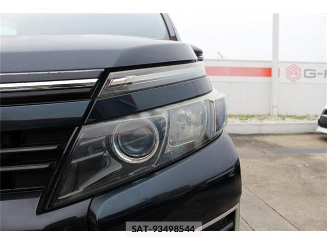 Toyota VOXY 2014-11 7458748-15