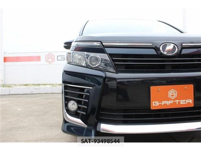 Toyota VOXY 2014-11 7458748-17
