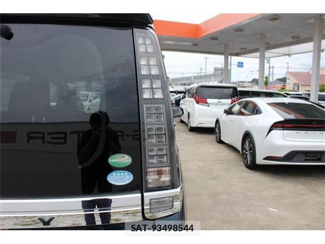 Toyota VOXY 2014-11 7458748-21