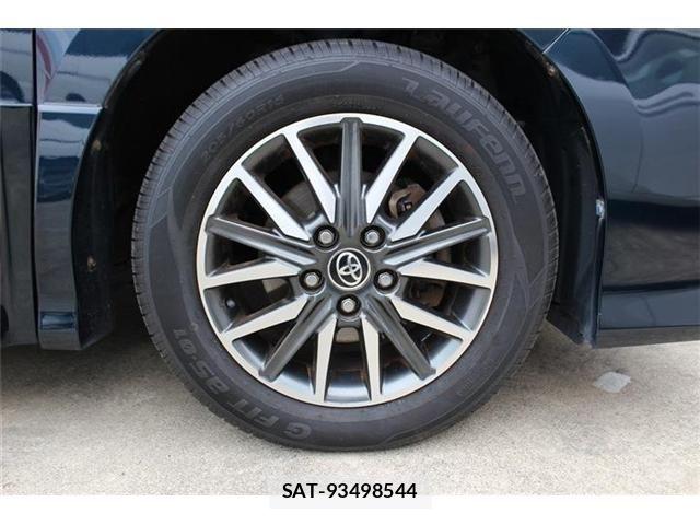 Toyota VOXY 2014-11 7458748-23