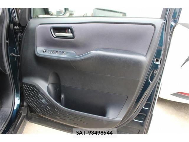 Toyota VOXY 2014-11 7458748-28