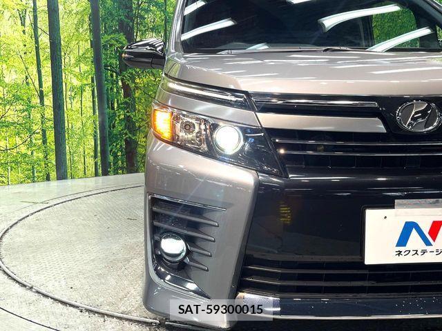 Toyota VOXY 2016-12 7458746-12