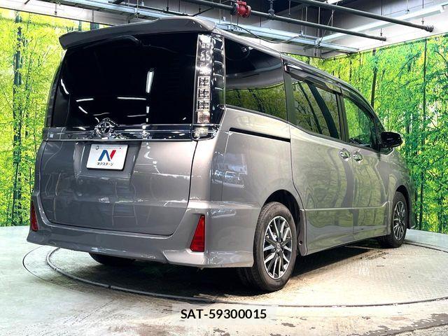 Toyota VOXY 2016-12 7458746-17