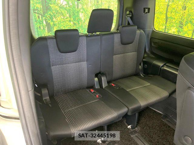 Toyota VOXY 2018-05 7458717-9