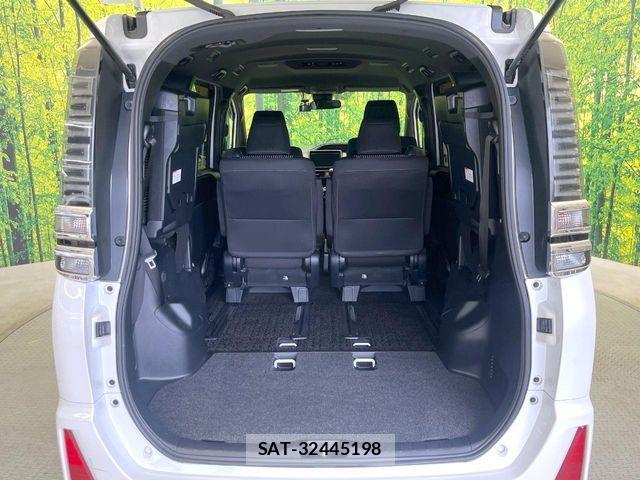 Toyota VOXY 2018-05 7458717-10