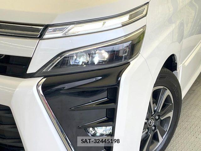 Toyota VOXY 2018-05 7458717-12