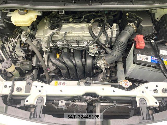 Toyota VOXY 2018-05 7458717-18