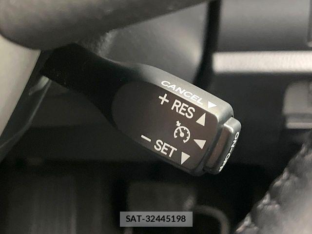 Toyota VOXY 2018-05 7458717-5