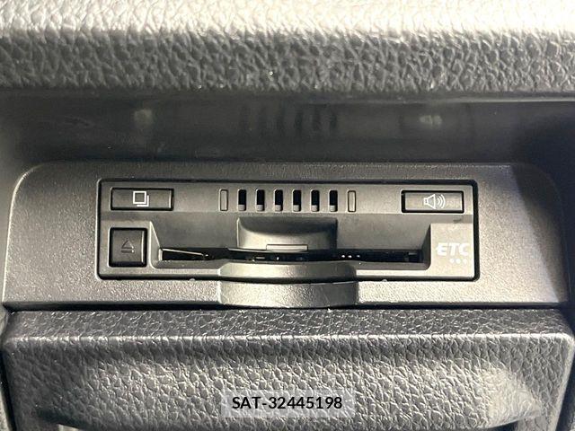 Toyota VOXY 2018-05 7458717-6
