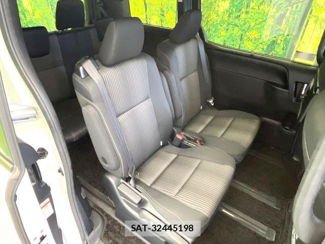 Toyota VOXY 2018-05 7458717-8