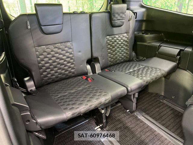 Toyota VOXY 2024-03 7458703-9