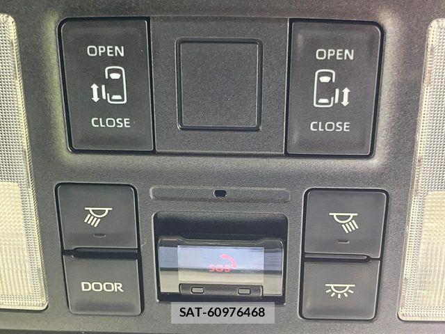 Toyota VOXY 2024-03 7458703-2